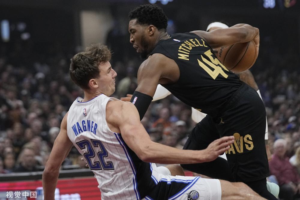 表现屡见不 表现屡见不