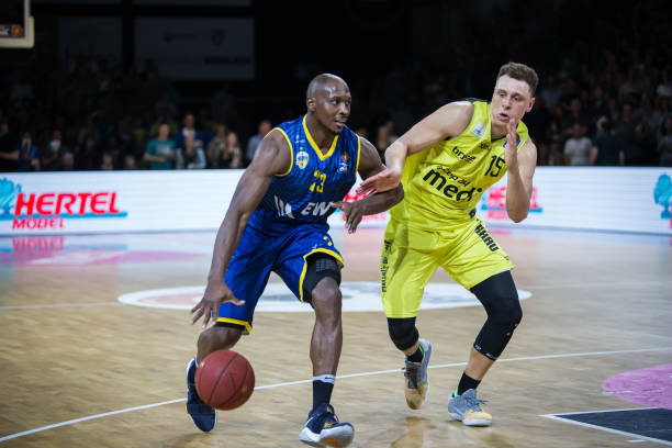 中锋的角色 中锋的角色