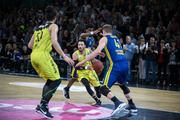 位居联赛前 位居联赛前